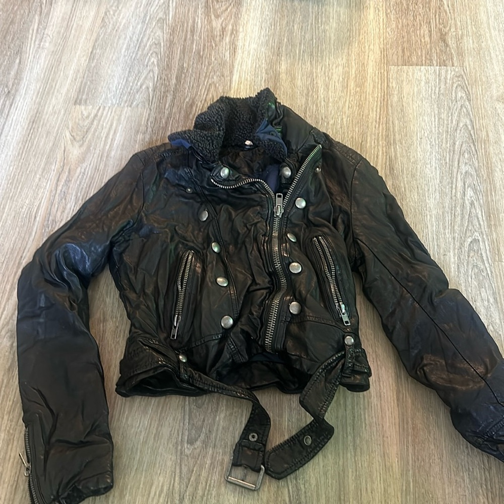 Size M color black leather jacket